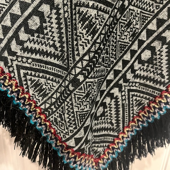 Poncho - Picture 2 of 5